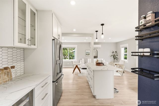 106 N 100th Street, Seattle, WA 98133