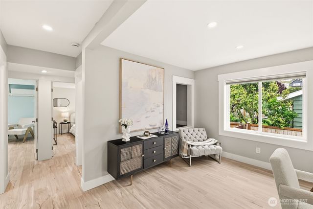 106 N 100th Street, Seattle, WA 98133