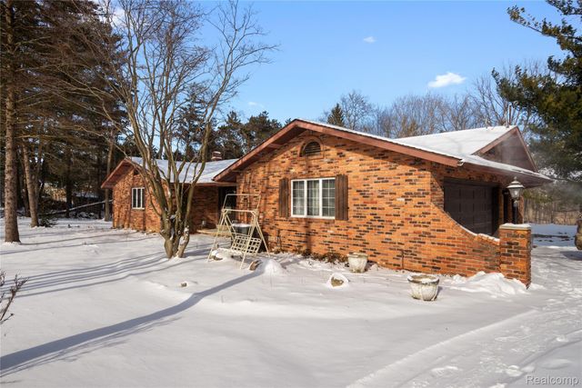 12155 Spencer Road, Brighton Township, MI 48380