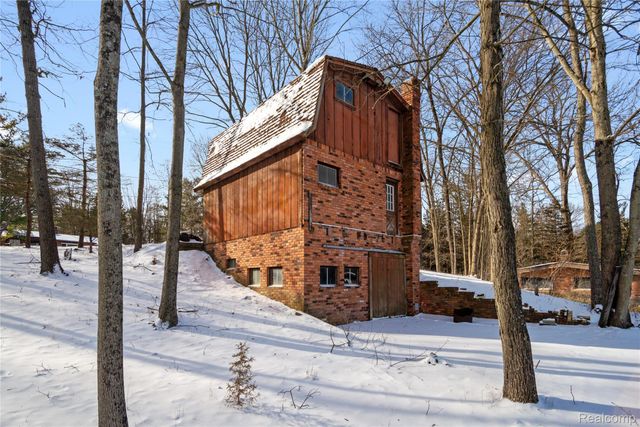 12155 Spencer Road, Brighton Township, MI 48380