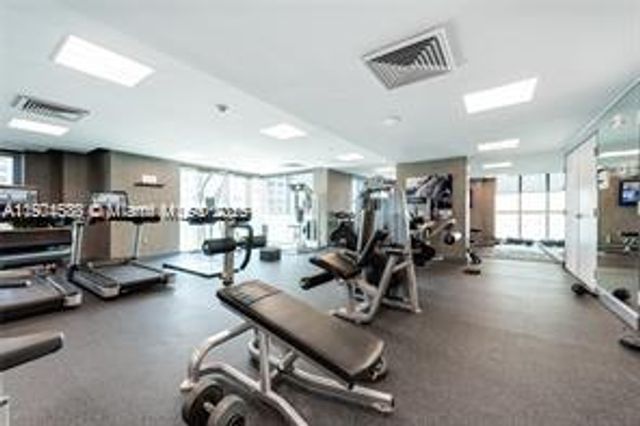 950 Brickell Bay Dr 1805, Miami, FL 33131