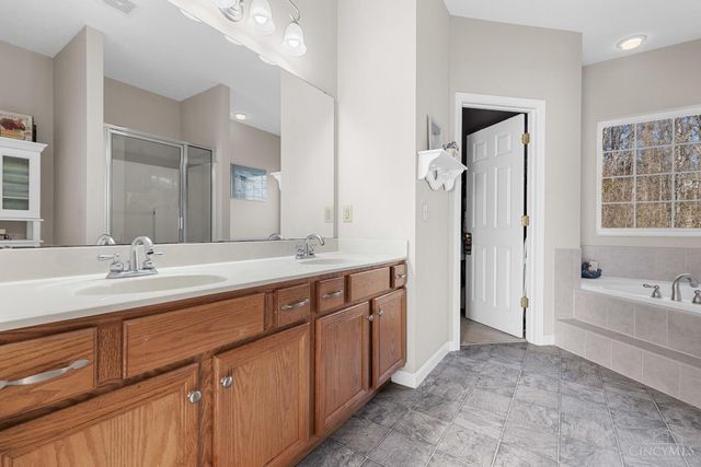 10712 Carolina Pines Drive, Harrison, OH 45030