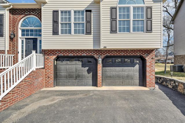 1334 MILLER'S LANDING CIR, Roanoke, VA 24019