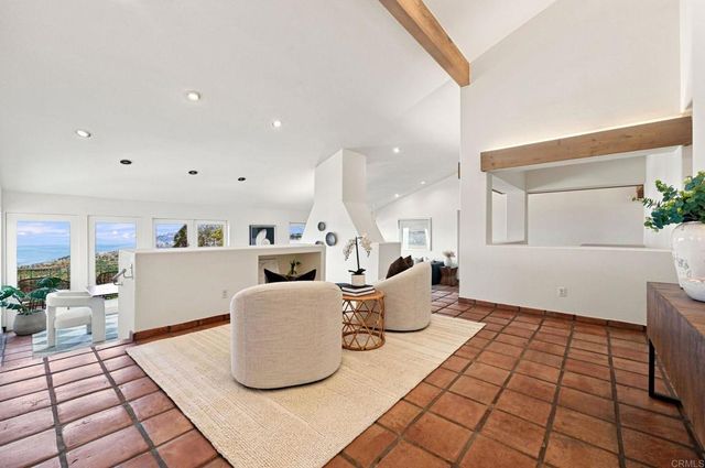 7631 Hillside Drive, La Jolla, CA 92037