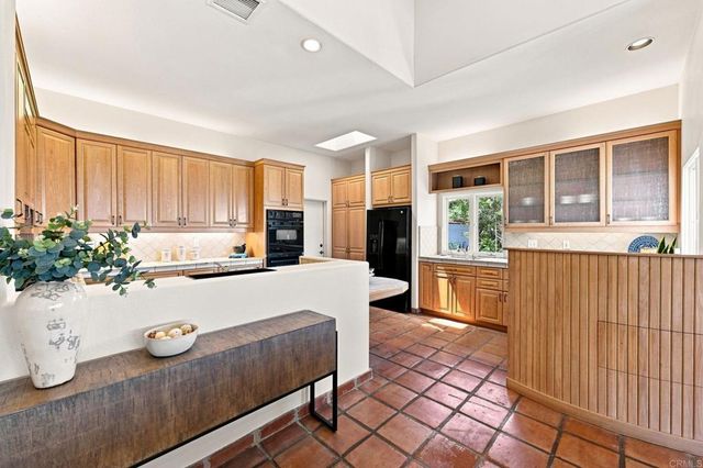 7631 Hillside Drive, La Jolla, CA 92037