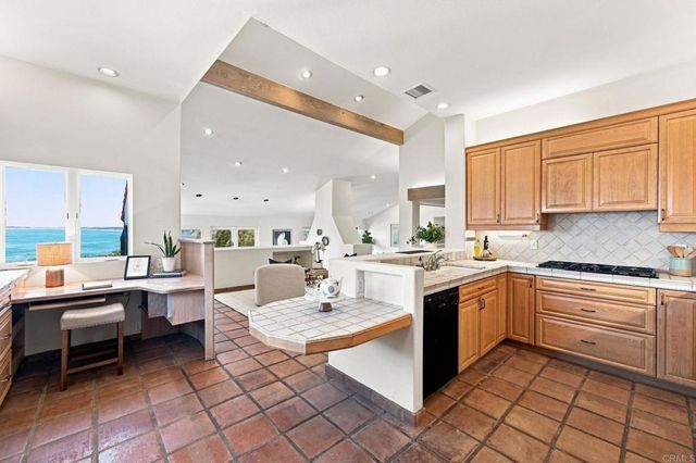 7631 Hillside Drive, La Jolla, CA 92037