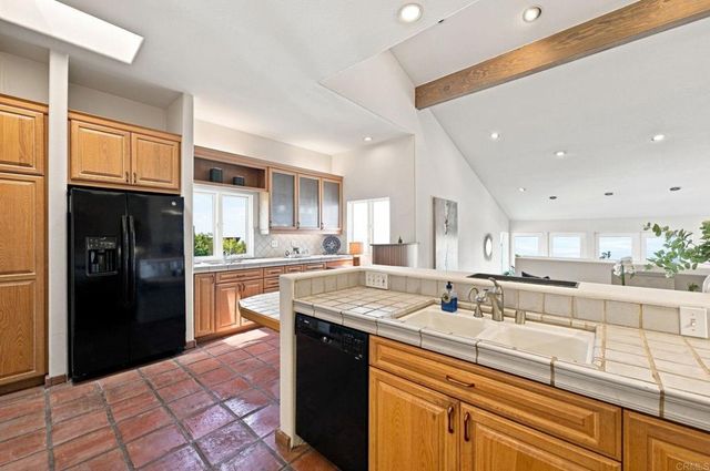 7631 Hillside Drive, La Jolla, CA 92037