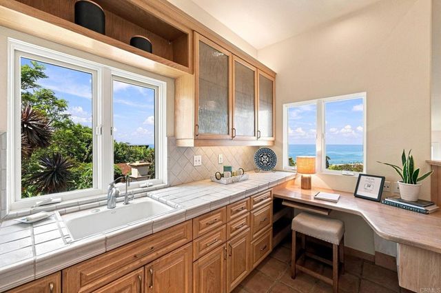 7631 Hillside Drive, La Jolla, CA 92037