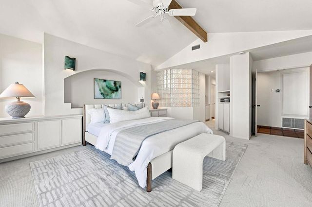 7631 Hillside Drive, La Jolla, CA 92037