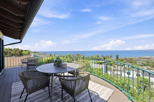 7631 Hillside Drive, La Jolla, CA 92037