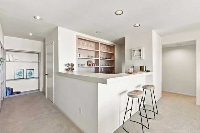 7631 Hillside Drive, La Jolla, CA 92037