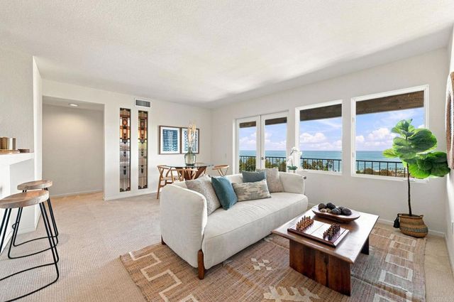 7631 Hillside Drive, La Jolla, CA 92037
