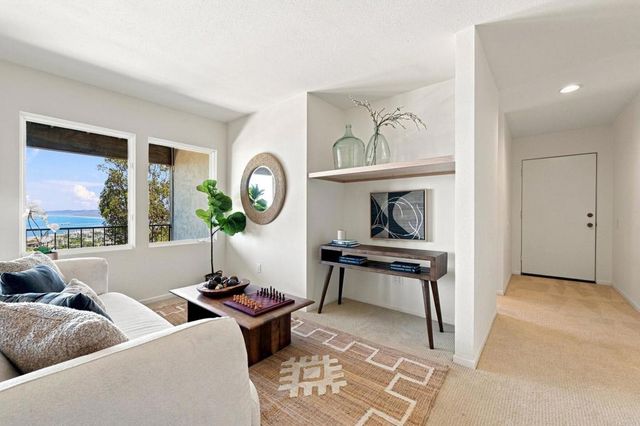 7631 Hillside Drive, La Jolla, CA 92037