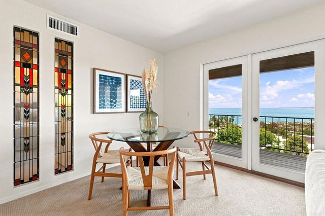 7631 Hillside Drive, La Jolla, CA 92037