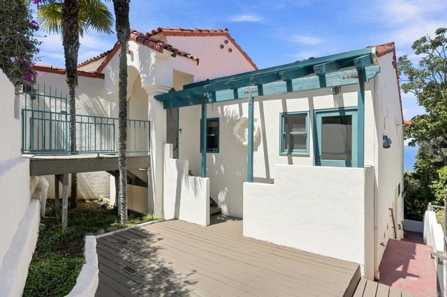 7631 Hillside Drive, La Jolla, CA 92037