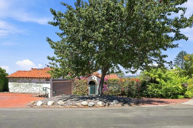 7631 Hillside Drive, La Jolla, CA 92037