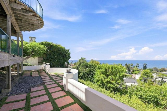 7631 Hillside Drive, La Jolla, CA 92037