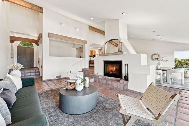 7631 Hillside Drive, La Jolla, CA 92037