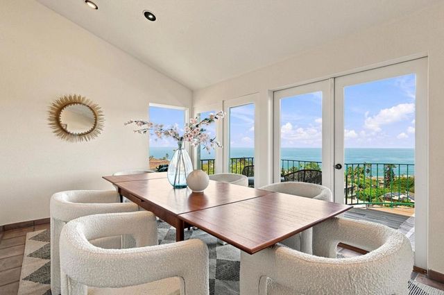 7631 Hillside Drive, La Jolla, CA 92037