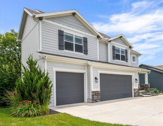 9020 SE 2nd Street, Blue Springs, MO 64064