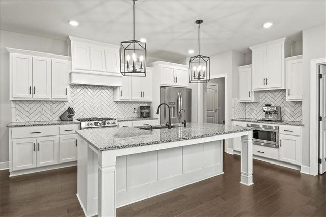 9020 SE 2nd Street, Blue Springs, MO 64064