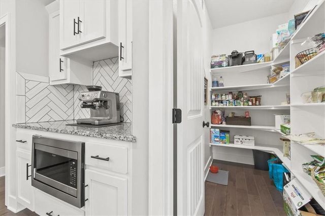 9020 SE 2nd Street, Blue Springs, MO 64064