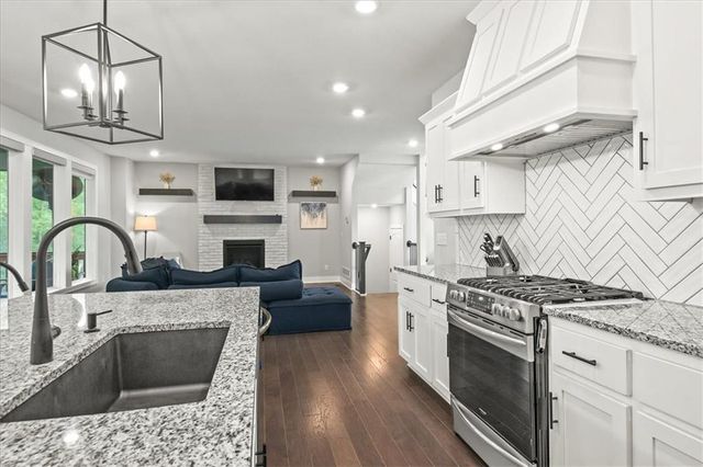 9020 SE 2nd Street, Blue Springs, MO 64064