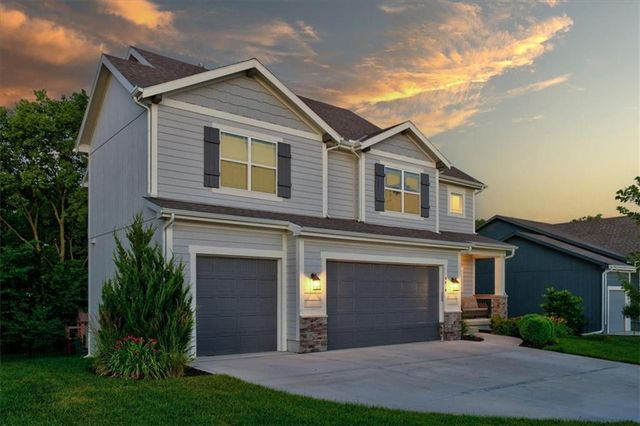 9020 SE 2nd Street, Blue Springs, MO 64064