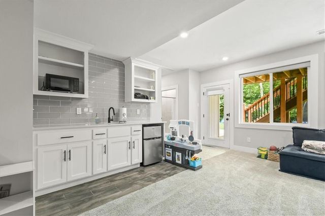 9020 SE 2nd Street, Blue Springs, MO 64064