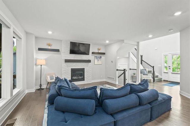 9020 SE 2nd Street, Blue Springs, MO 64064