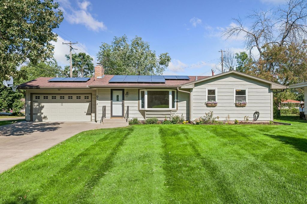 91 65 1/2 Way NE, Fridley, MN 55432 — exterior