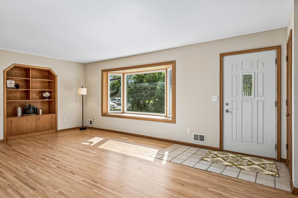 91 65 1/2 Way NE, Fridley, MN 55432 — photo 3