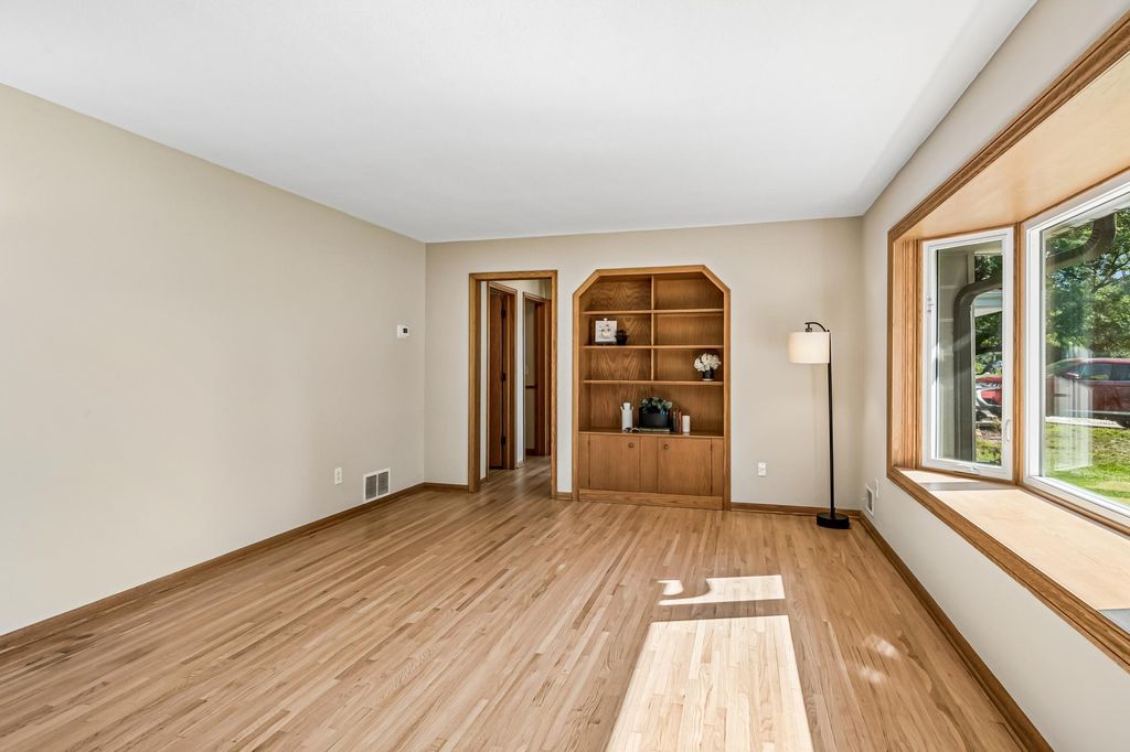 91 65 1/2 Way NE, Fridley, MN 55432 — photo 4