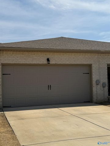 425 Ronnie Drive, Hartselle, AL 35640