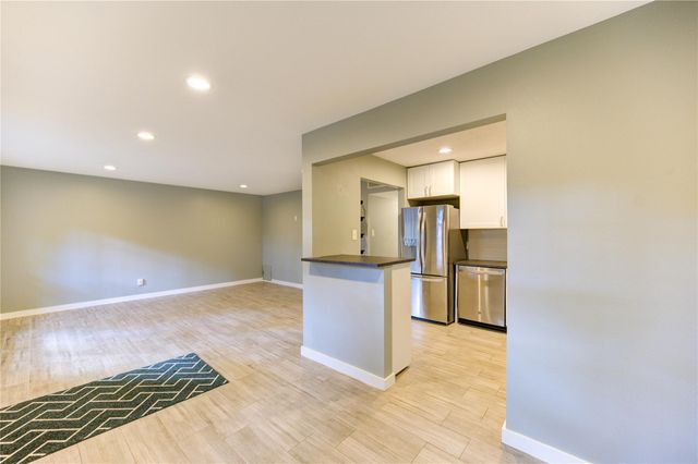 3224 Timmons Lane 155, Houston, TX 77027