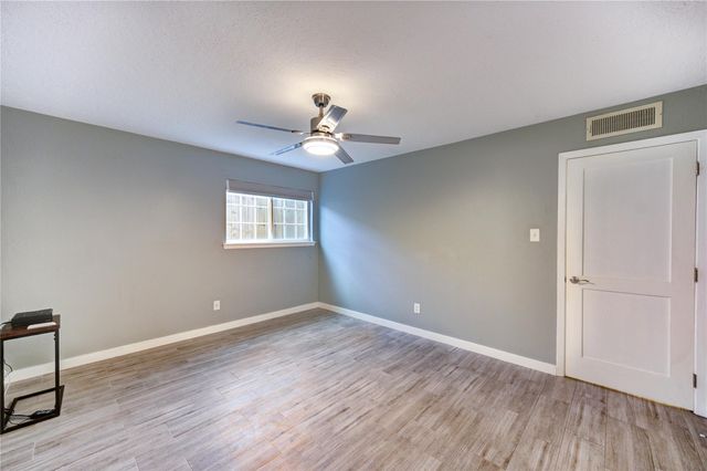 3224 Timmons Lane 155, Houston, TX 77027