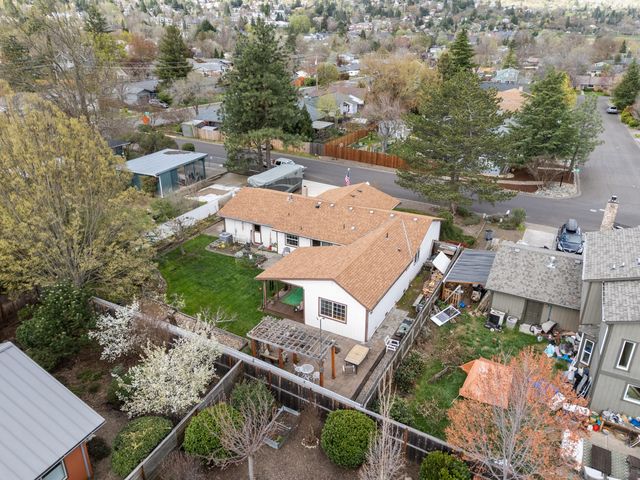 816 Voris Avenue, Ashland, OR 97520