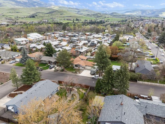 816 Voris Avenue, Ashland, OR 97520