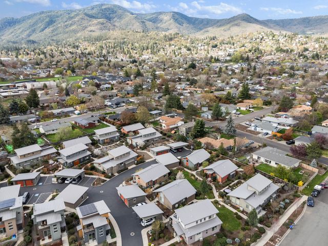 816 Voris Avenue, Ashland, OR 97520