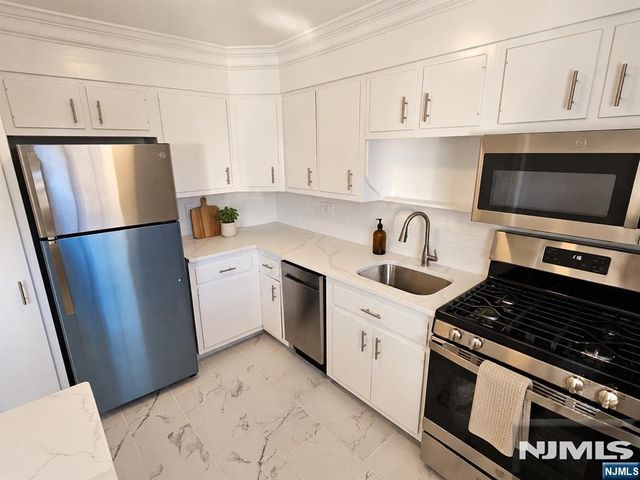 17 Atherton Court 64, Wayne, NJ 07470