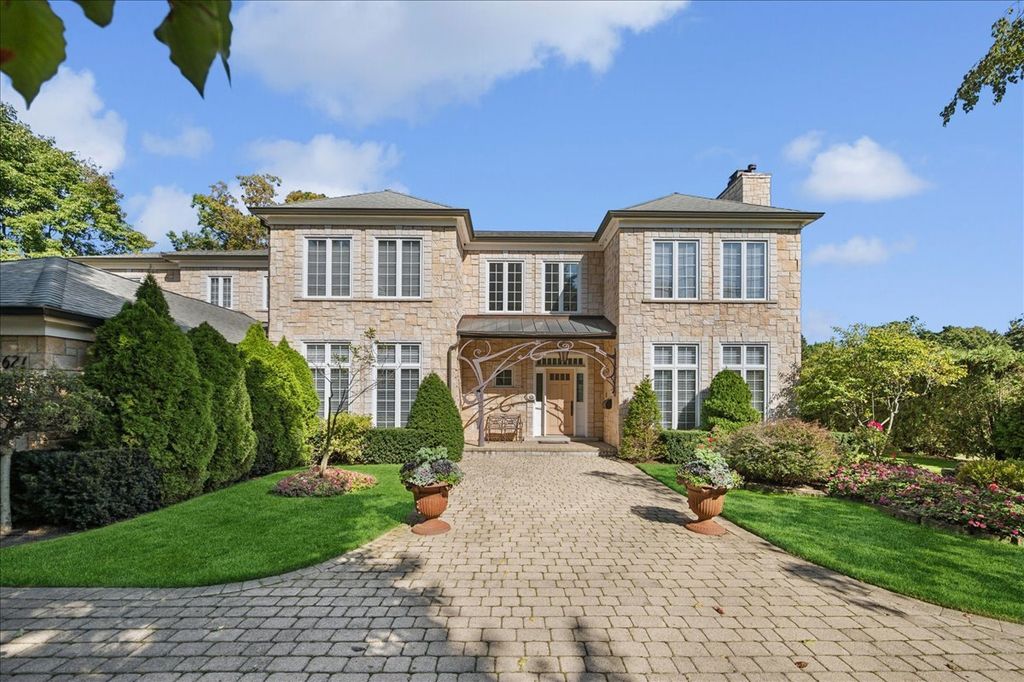 621 Sheridan Road, Glencoe, IL 60022