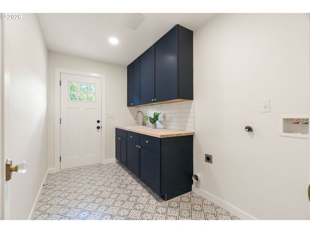 6114 N KERBY Ave, Portland, OR 97217
