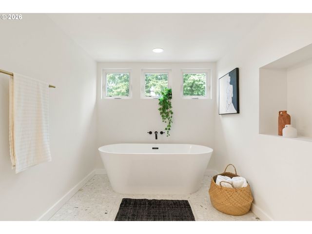 6114 N KERBY Ave, Portland, OR 97217