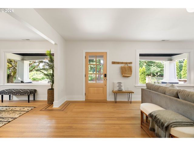 6114 N KERBY Ave, Portland, OR 97217