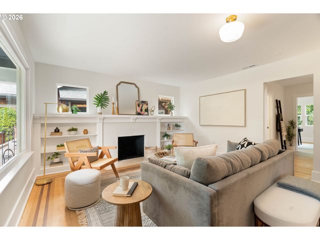 6114 N KERBY Ave, Portland, OR 97217