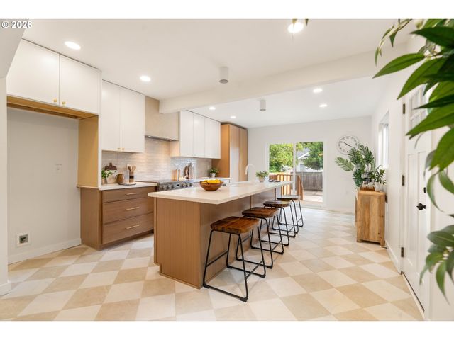 6114 N KERBY Ave, Portland, OR 97217