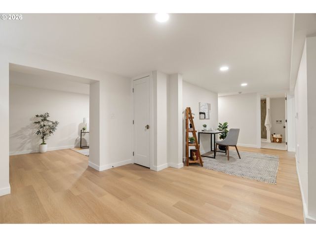 6114 N KERBY Ave, Portland, OR 97217