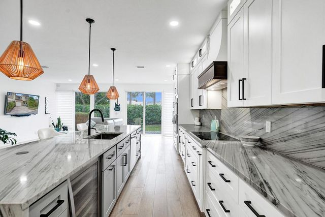 6800 Via Regina, Boca Raton, FL 33433