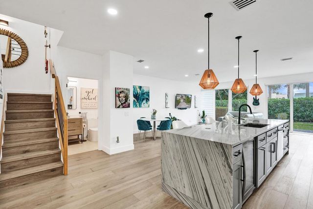 6800 Via Regina, Boca Raton, FL 33433