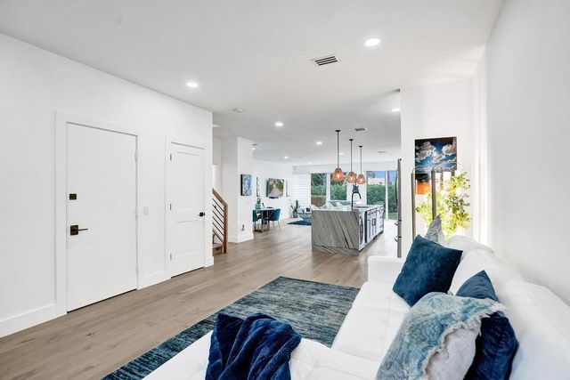 6800 Via Regina, Boca Raton, FL 33433